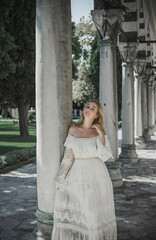 Obraz premium Turkish woman in Topkapi palace, oriental arabic style, vacation in Istanbul