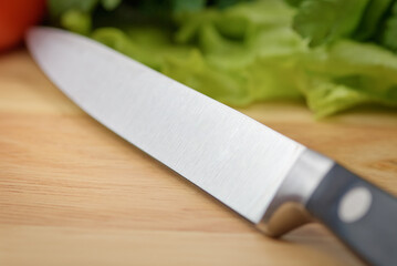 Chopping board with tomato, parsley and knife