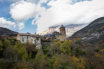 Fototapeta na wymiar Fanlo village in Huesca, Spain