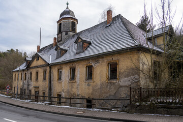 Fototapeta premium einsturzgefährdetes Haus, Ruine