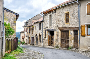 The village of Peyrusse-le-Roc is located on a ridge and has a beautiful view of the landscape on two sides