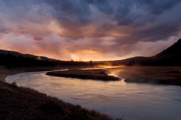 Beautiful sunrise along steaming Madison River, Yellowstone National Park, Montana, USA - obrazy, fototapety, plakaty