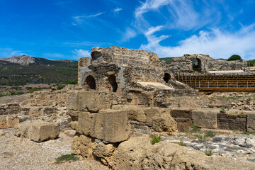 vistas del antiguo teatro romano de la antigua villa romana de baelo claudia en el parque natural...