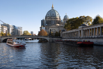 Berliner Dom im Herbst © Carina