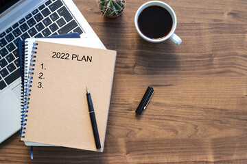 Note book with 2022 goals text on it to apply new year resolutions and plan.