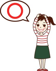 「丸」のポーズをする笑顔の若い女性。