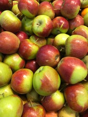 red and green apples