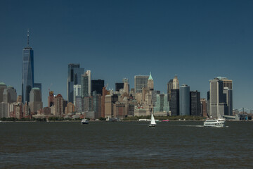 Fototapeta premium New Yorck City during the day with buildings and clear skies