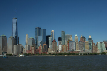 New Yorck City during the day with buildings and clear skies