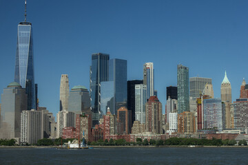 Fototapeta na wymiar New Yorck City during the day with buildings and clear skies