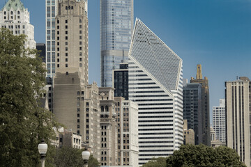 Fototapeta na wymiar Street photo of Chicago with clear skies and buildings