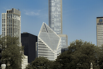 Obraz na płótnie Canvas Street photo of Chicago with clear skies and buildings