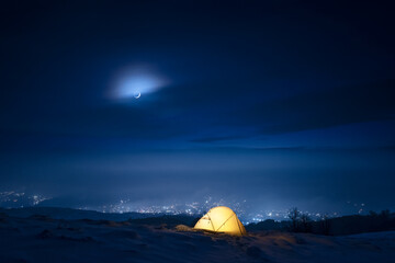 Fototapeta na wymiar Winter hike with a tent