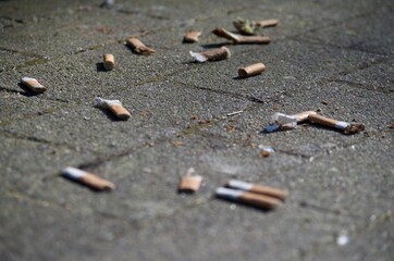 Zigaretten Stummel Umweltverschmutzung Ubahn Bahnhof
