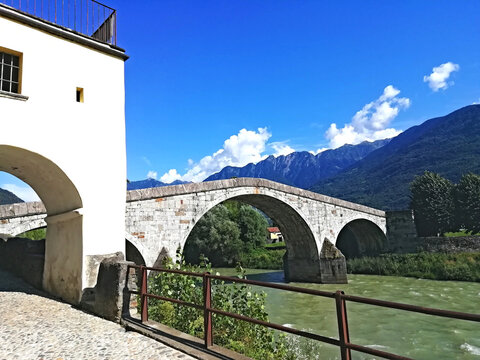 Ponte di Ganda a Morbegno, in Valtellina, costruito nel 1778 dall&rsquo;architetto milanese Francesco Bernardino Ferrari.