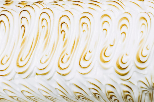 Arrière plan formes géométriques vagues jaune et blanc - Meringue sur le dessus d'une pâtisserie