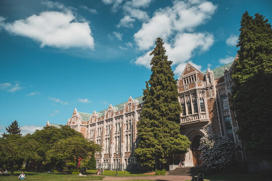 Usa, Washington State, Seattle, University of Washington main campus. Education Hall situated on the Quad.