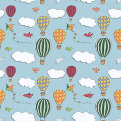 Nahtloses Muster, handgezeichnete Heißluftballons, die in den blauen Himmel fliegen, Muster für Hintergründe, Geschenkpapier, Stoffe, Bezüge und andere Designs