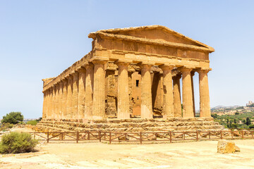 Fototapeta premium Wonderful Panoramas of The Temple of Concordia (Tempio della Concordia) In Valley of Temples, Agrigento, Sicily, Italy.