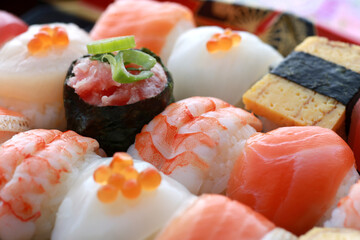 お祝いや行楽に食べる手まり寿司