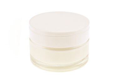 Pot de crème hydratante en gros plan sur fond blanc