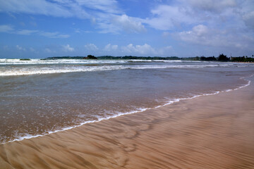 Sri Lanka, the tide on the coast of the Indian Ocean