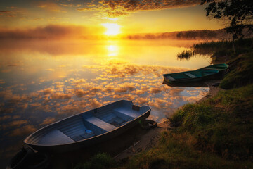 Boat on the lake in the rays of the rising sun and fog, zemborzycki lake - obrazy, fototapety, plakaty