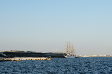横浜、港、海、自然。　横浜は変わらずに輝いています。
