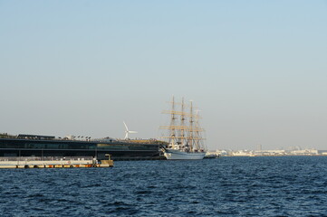 横浜、港、海、自然。　横浜は変わらずに輝いています。