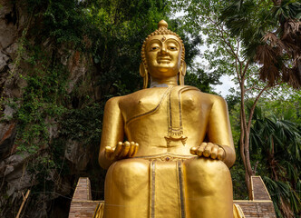 Obraz premium Religious Tourism and Cave Tours in Thailand 