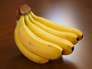 テーブルの上のモンキーバナナ