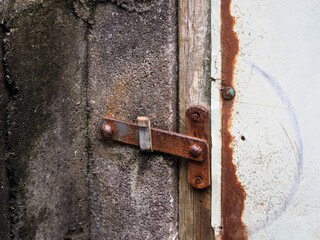 錆びた小屋の扉の鍵