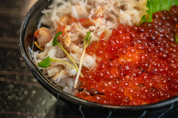 いくらと蟹の海鮮丼