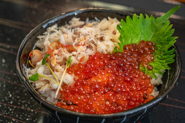 いくらと蟹の海鮮丼