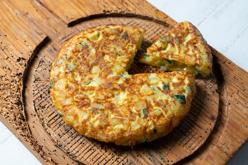 Spanish omelette cooked with potato and zucchini. Typical recipe from the central area of ​​Spain.
