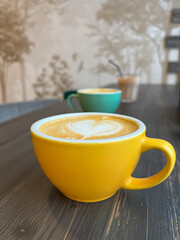 Obraz na płótnie Canvas mug of coffee on a wooden table in a cafe. calm atmosphere. breakfast. 