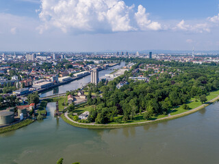 Ludwigshafen am Rhein Wasser Fluss Industriestadt Parkinsel 