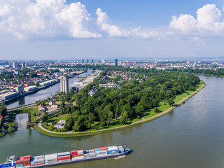 Ludwigshafen am Rhein Wasser Fluss Industriestadt Parkinsel 