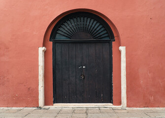 old red home arched entry - 473028281