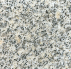 Textura de superfície de um pedaço de pedra mármore natural polida de tons acinzentados - pintas escuras em fundo claro