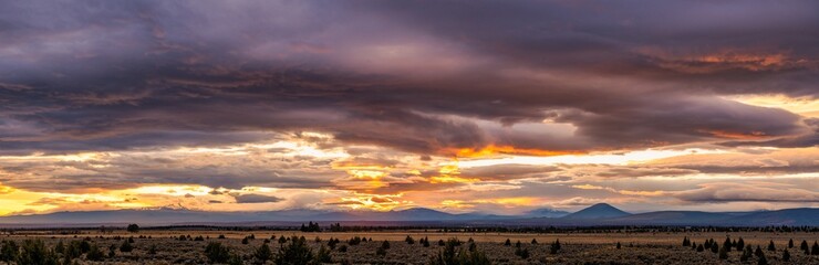 Fototapeta na wymiar A sunset in the desert in Central Oregon