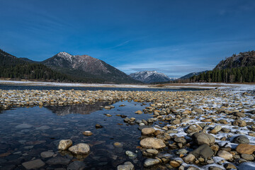 Fototapeta premium Little Salmon la Sac running into the Cle Elum Lake, WA