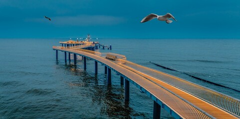 Ostsee,  wunderschöne Seebrücke Koserow auf der Insel Usedom bei Nacht - obrazy, fototapety, plakaty