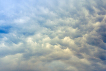 A piece of heaven, a neautiful bue cloudy skyl