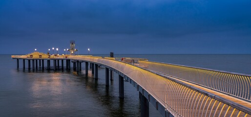 Fototapeta na wymiar Ostsee, wunderschöne Seebrücke Koserow auf der Insel Usedom bei Nacht