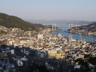 夕日に染まる尾道の街並み