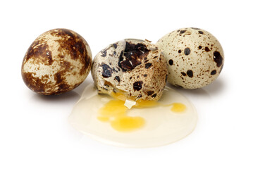 Fototapeta premium quail eggs on white background