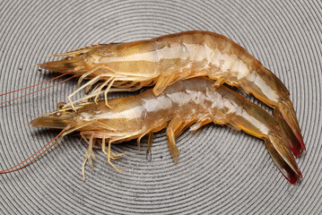 Raw shrimps are cooked on fry pan