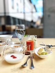 ナチュラルな自然の風景の中リゾートホテルで優雅な朝食モーニング