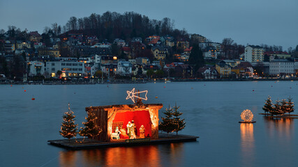 Schwimmende Krippe auf dem Traunsee